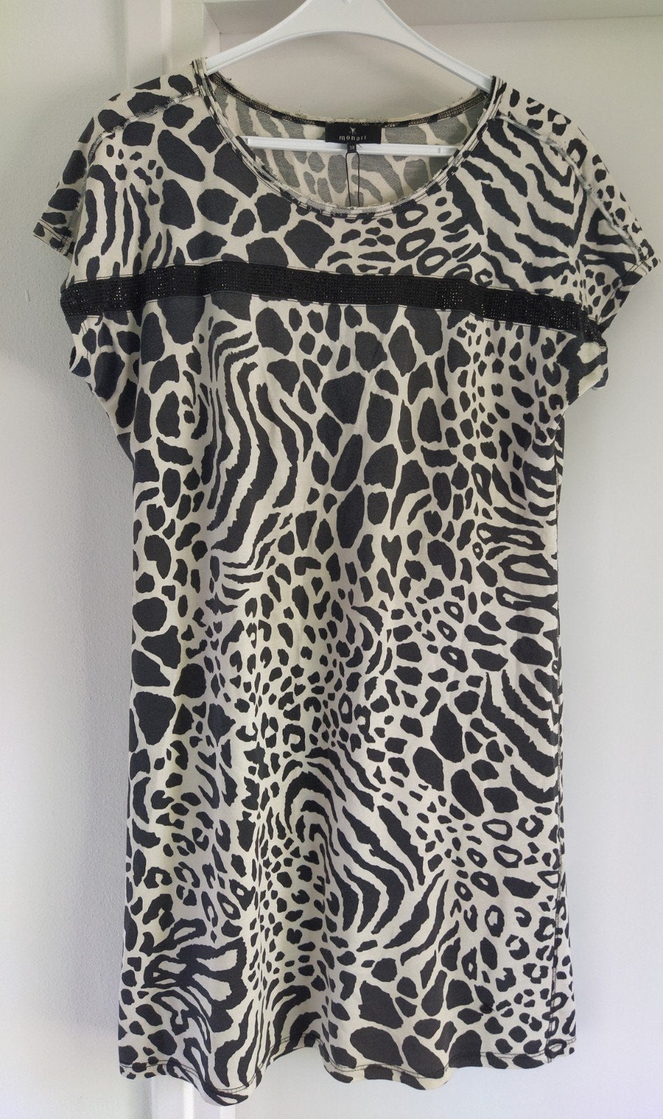 NIEUW!! MONARI mooie jurk VAN 95 VOOR 15 EURO!, Maat 38/40 (M), Zwart, Nieuw, Boven de knie