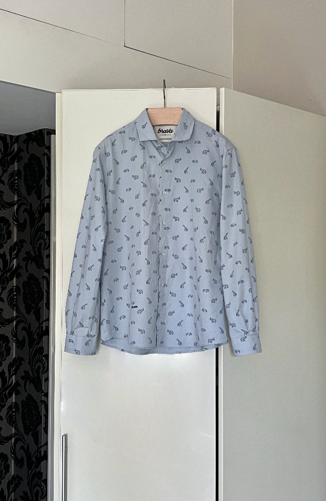 Blauw overhemd met gestileerde wilde dierenprint; maat large, Kleding | Heren, Blauw, Nieuw, Ophalen of Verzenden, Halswijdte 41/42 (L)