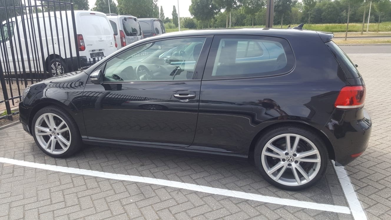 Volkswagen Golf 1.2 TSI met Apple Carplay/Android Auto, Zwart, 4 cilinders, Alcantara, Zwart