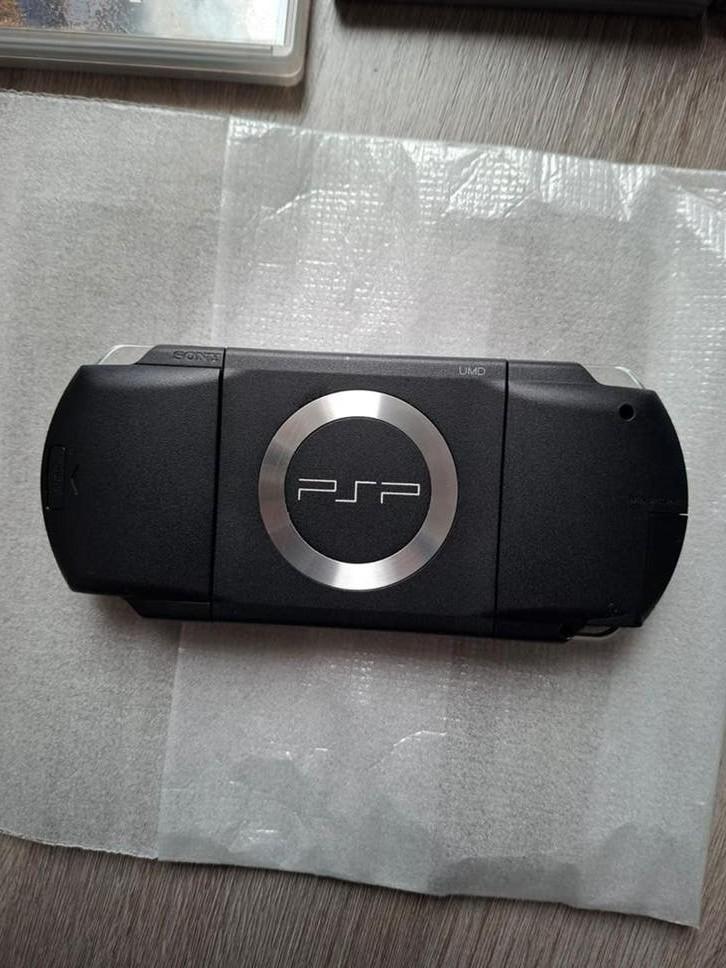 Psp+games, Spelcomputers en Games, Spelcomputers | Sony PSP, Zo goed als nieuw, Overige modellen, Zwart, Met games, Ophalen