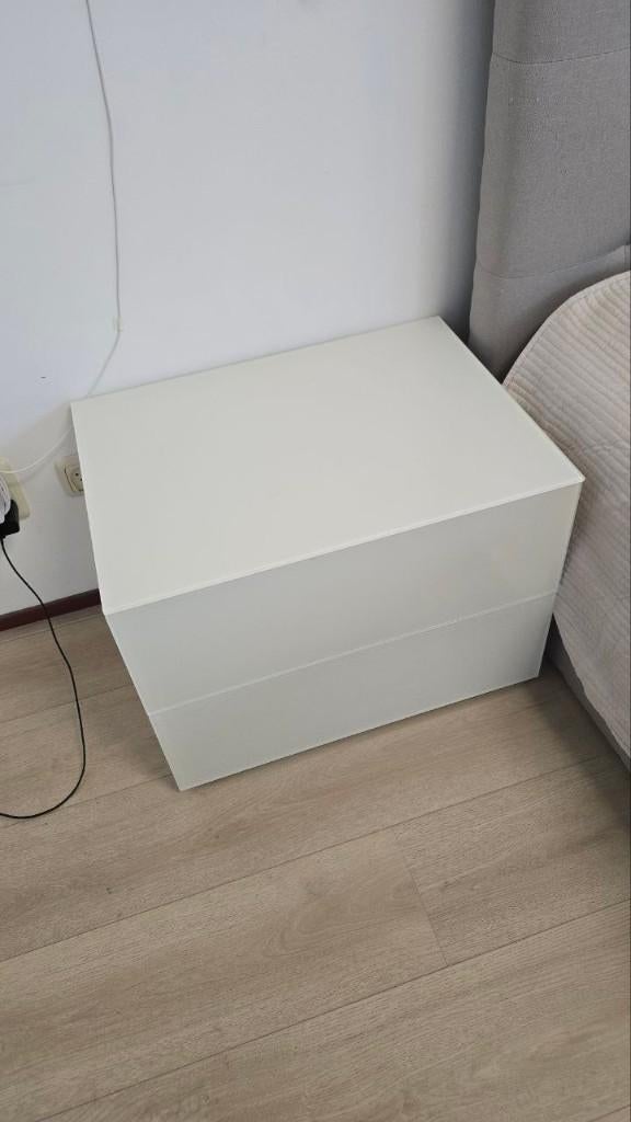 Wit nachtkastje, Huis en Inrichting, Ophalen, Minder dan 45 cm, Nieuw, 55 tot 70 cm
