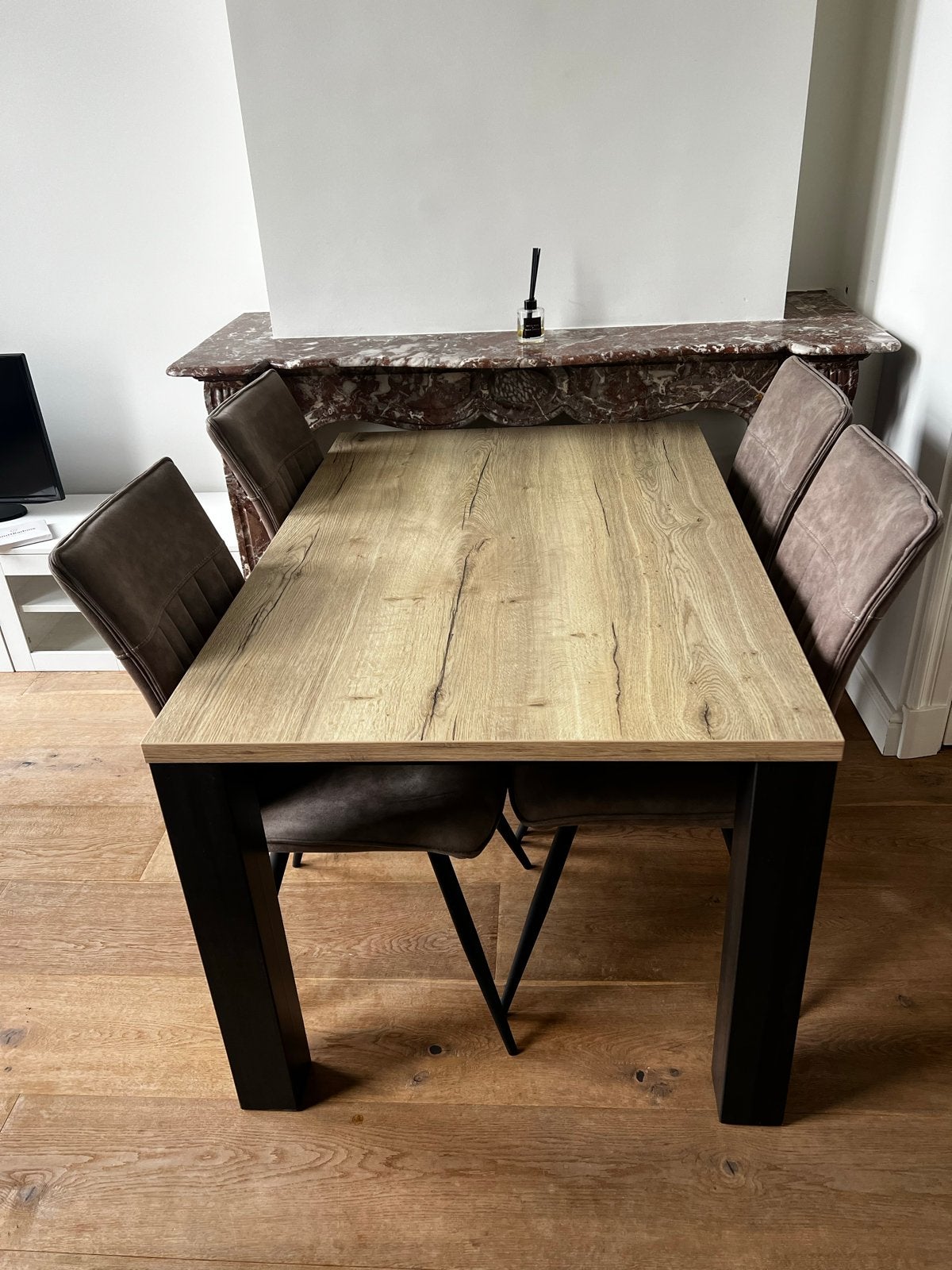 Elegante eettafel met 4 stoelen - Zo goed als nieuw, Huis en Inrichting, Ophalen, Overige materialen, 50 tot 100 cm, Zo goed als nieuw