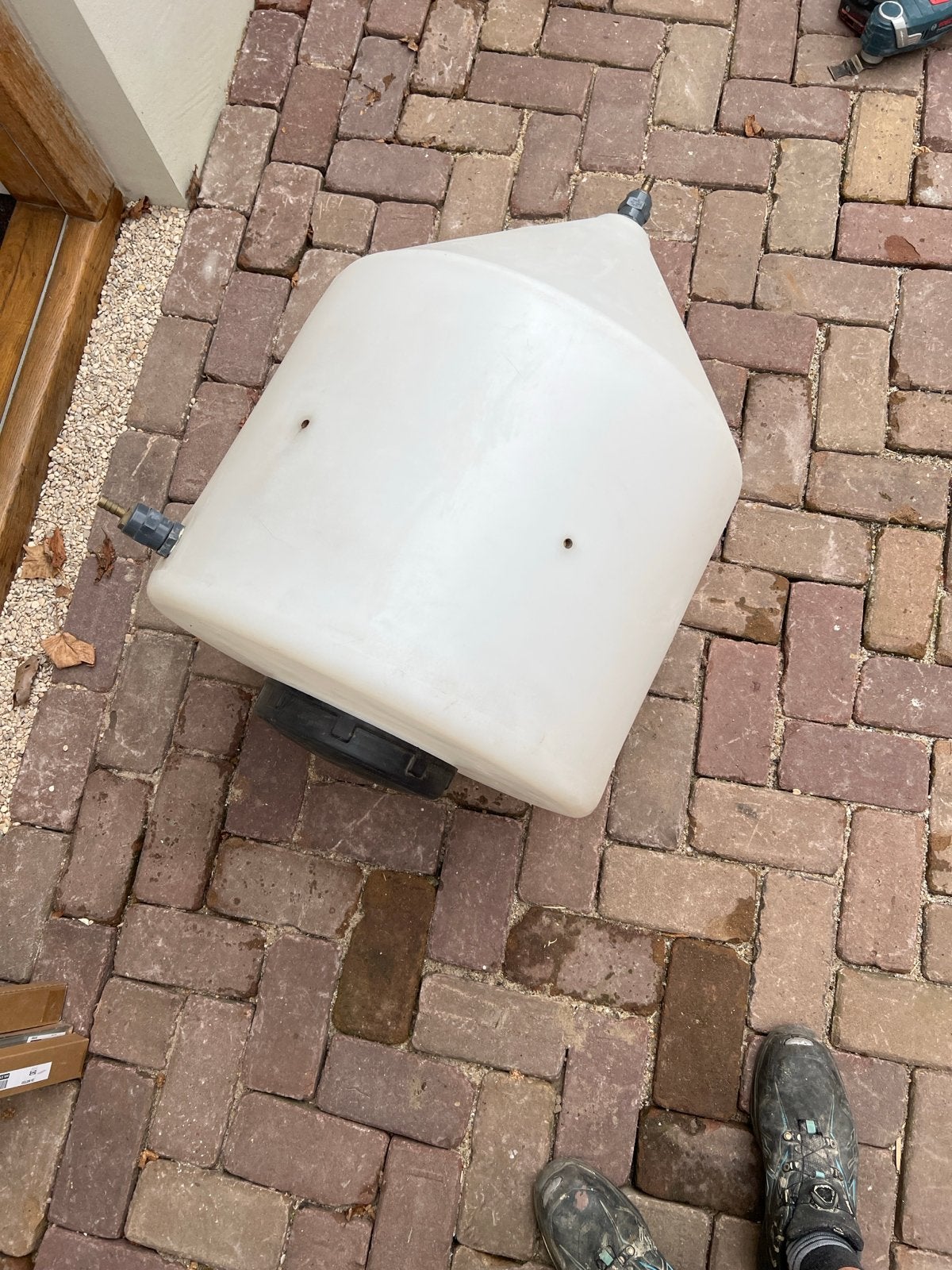 Nieuwe 100 liter tank met koppelingen, Ophalen, Z, Kunststofreservoirs, Nieuw