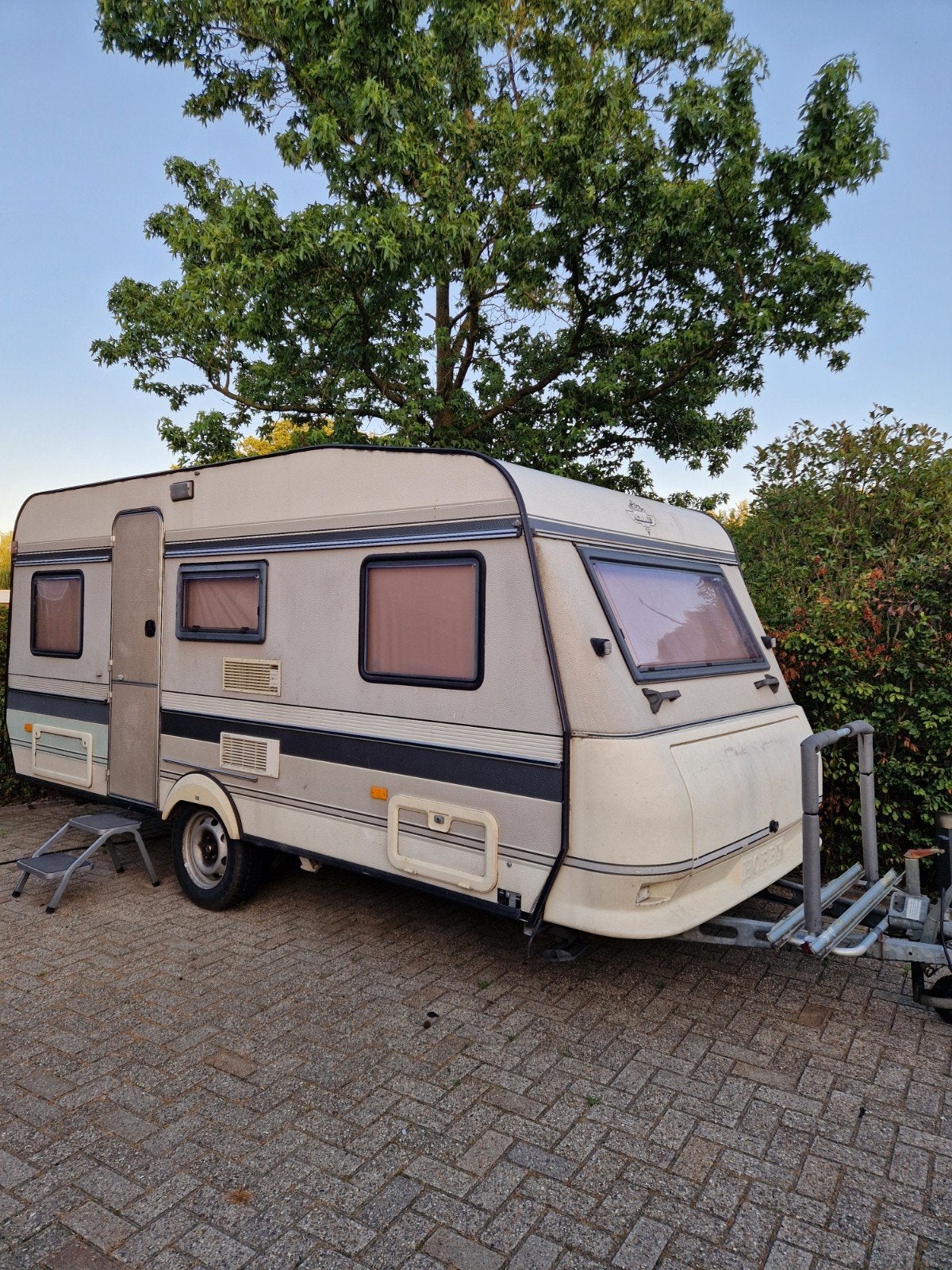 Hobby Classic 460 met vast bed, rondzit en voortent, Rondzit, Hobby, 750 - 1000 kg, Particulier