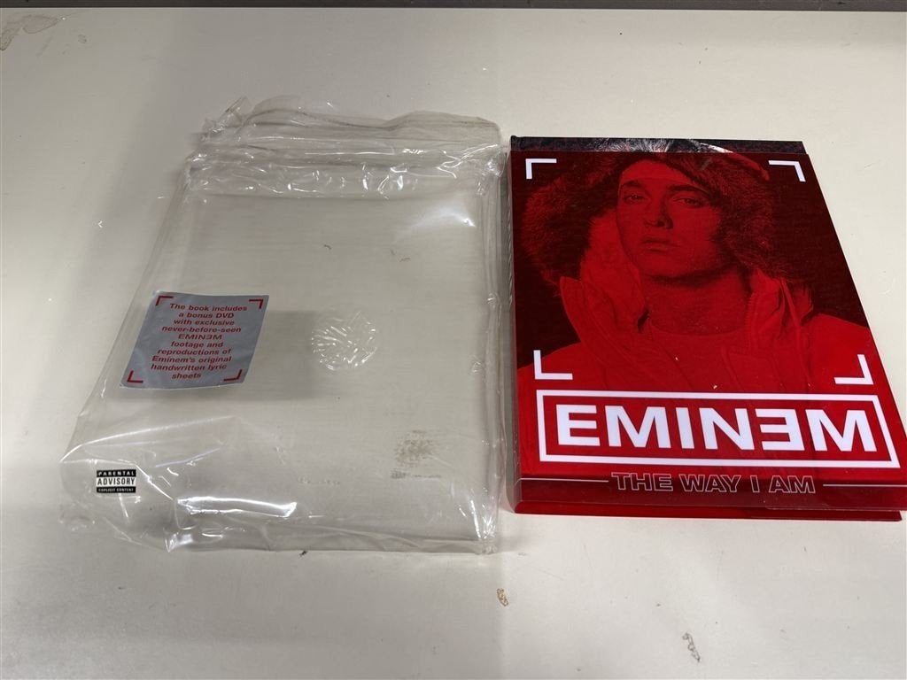 EMINEM - The Way I Am - Hardback met plastic hoes, Ophalen of Verzenden, Zo goed als nieuw, Artiest