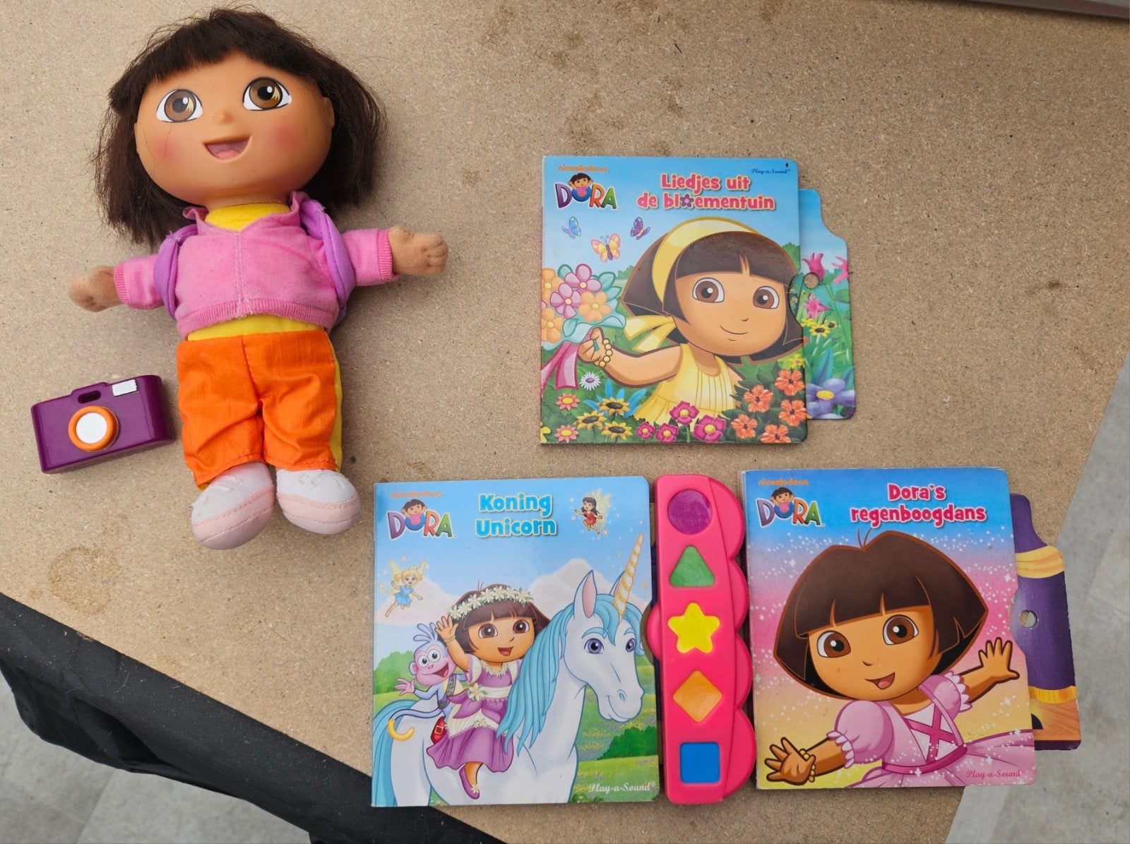 Dora leesboekjes (3x) met geluid en Dora pop (26cm), Ophalen, Gebruikt, Taal en Lezen, Met geluid
