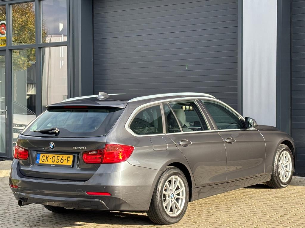 BMW 3-serie Touring 320i Executive / Dealer OH / Xenon, Auto's, Automaat, Achterwielaandrijving, Gebruikt, Euro 6