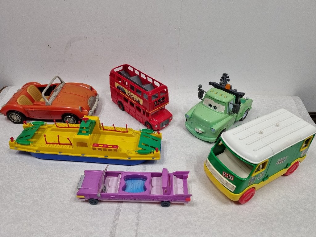 Grote kunststof auto's, Kinderen en Baby's, Speelgoed | Speelgoedvoertuigen, Ophalen of Verzenden, Zo goed als nieuw