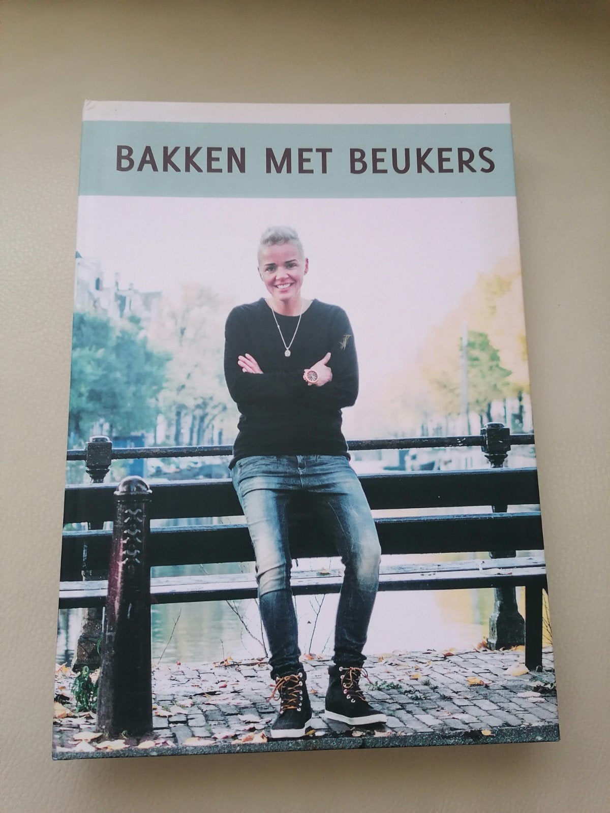 Bakken met Beukers - Lot Beukers, Taart, Gebak en Desserts, Beukers, Ophalen of Verzenden, Zo goed als nieuw