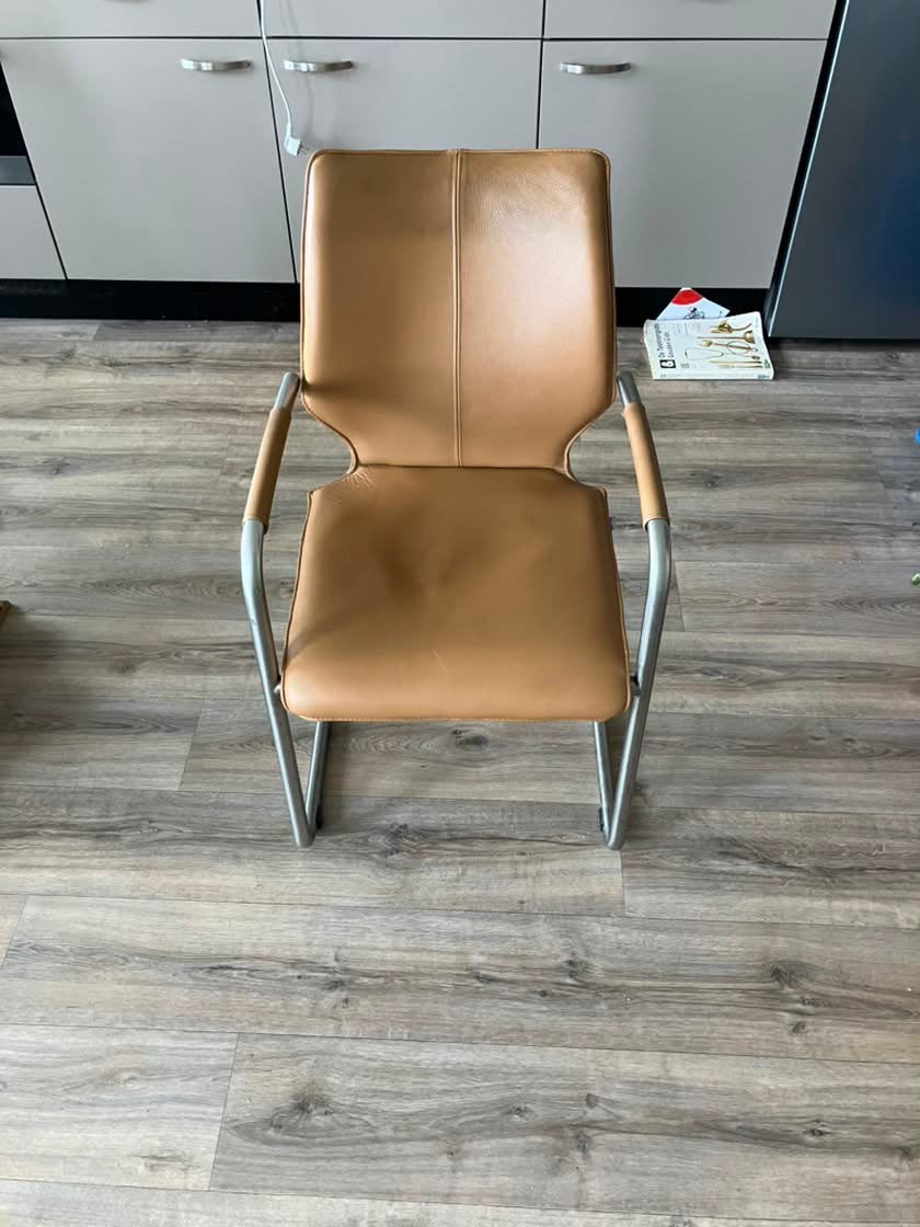 2x leren design eetkamerstoel camel slede, Huis en Inrichting, Ophalen, Gebruikt, Twee, Bruin