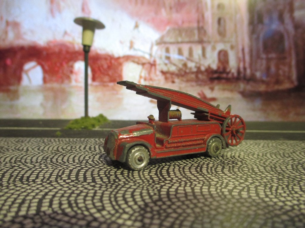 1/?? Dennis Ladder Truck Moko Lesney 1955-1957 Metal wheels, Ophalen of Verzenden, Gebruikt, Auto