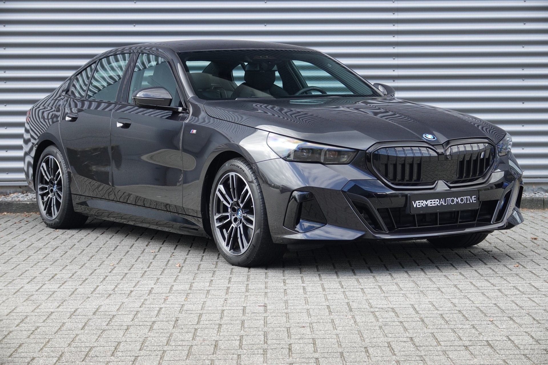 BMW i5 eDrive40 84 kWh | M Sport Pro | BTW | Leder | Black P, Auto's, Automaat, Achterwielaandrijving, Gebruikt, Zwart