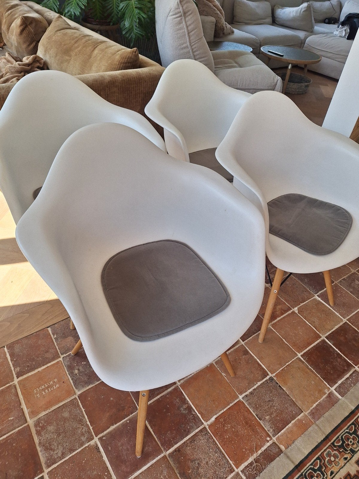 4 witte kuipstoelen samen 50 euro, Huis en Inrichting, Ophalen of Verzenden, Wit, Vier
