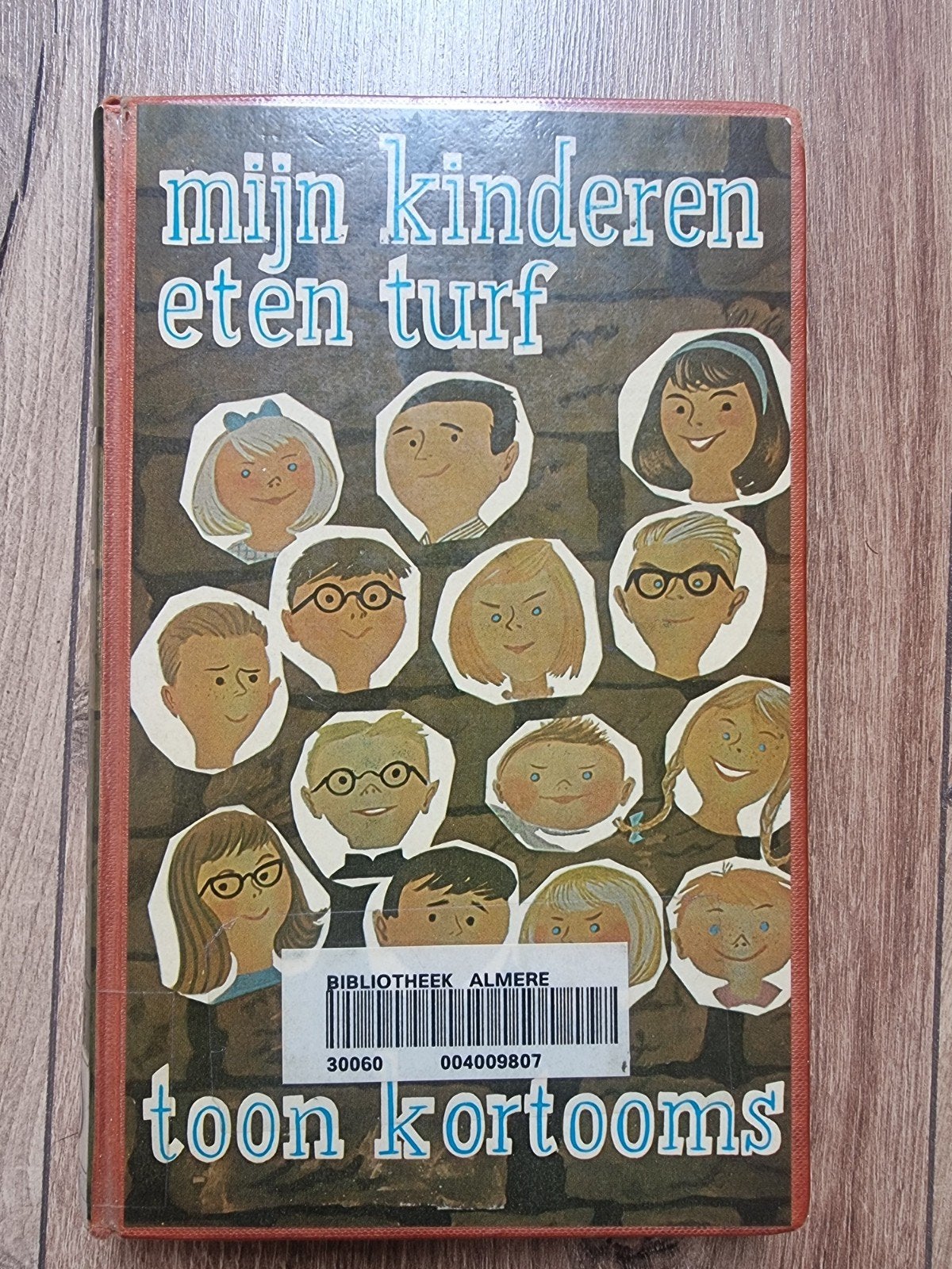 Mijn Kinderen Eten Turf - Toon Kortooms (22e druk), Gelezen, Toon Kortooms, Ophalen of Verzenden, Nederland