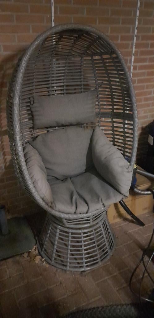 Mooie draaibare lounge stoel, Ophalen, Zo goed als nieuw, Wicker