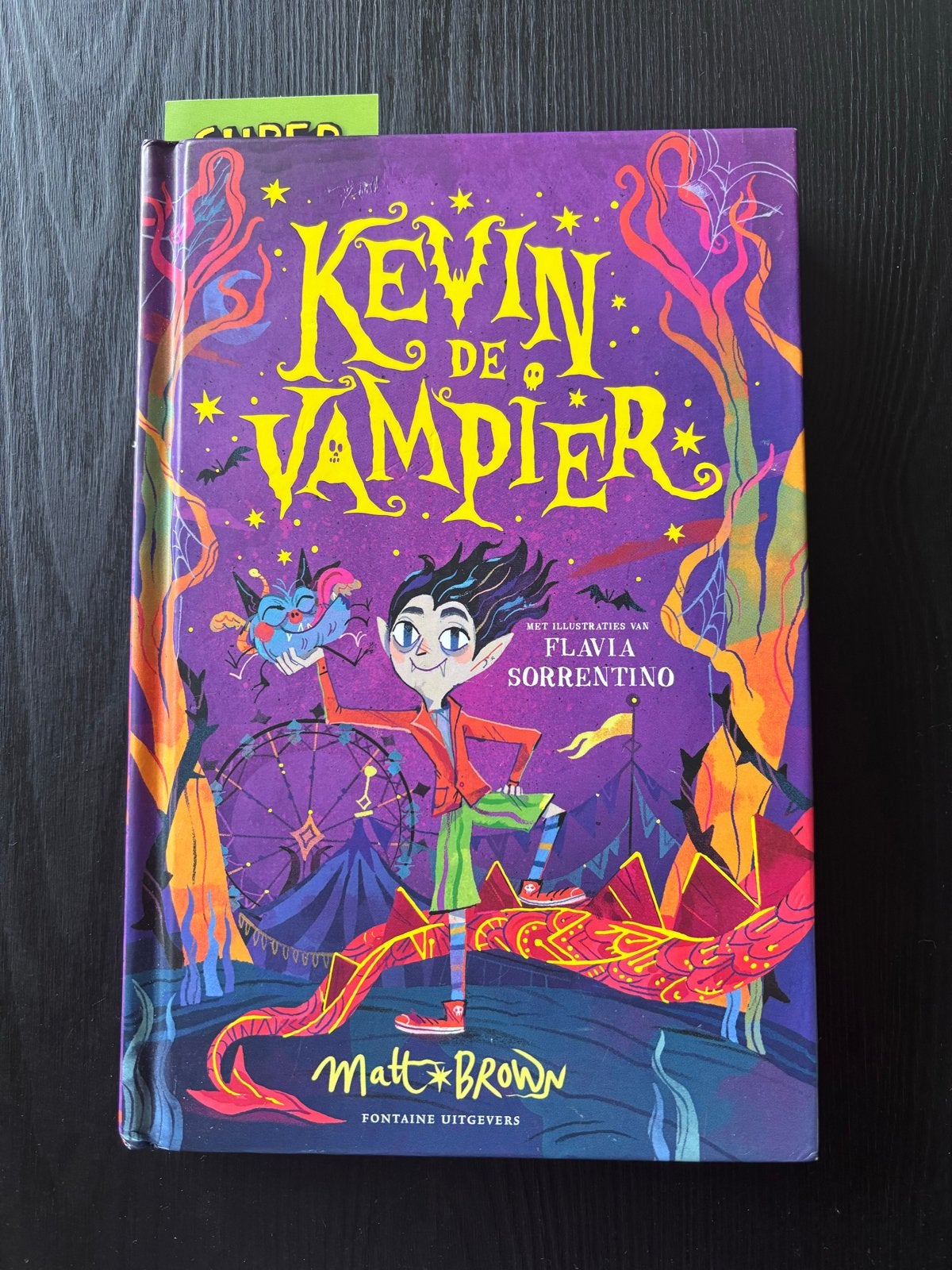 Kevin de Vampier - Matt Brown (Kinderboek), Ophalen of Verzenden, Zo goed als nieuw, Fictie