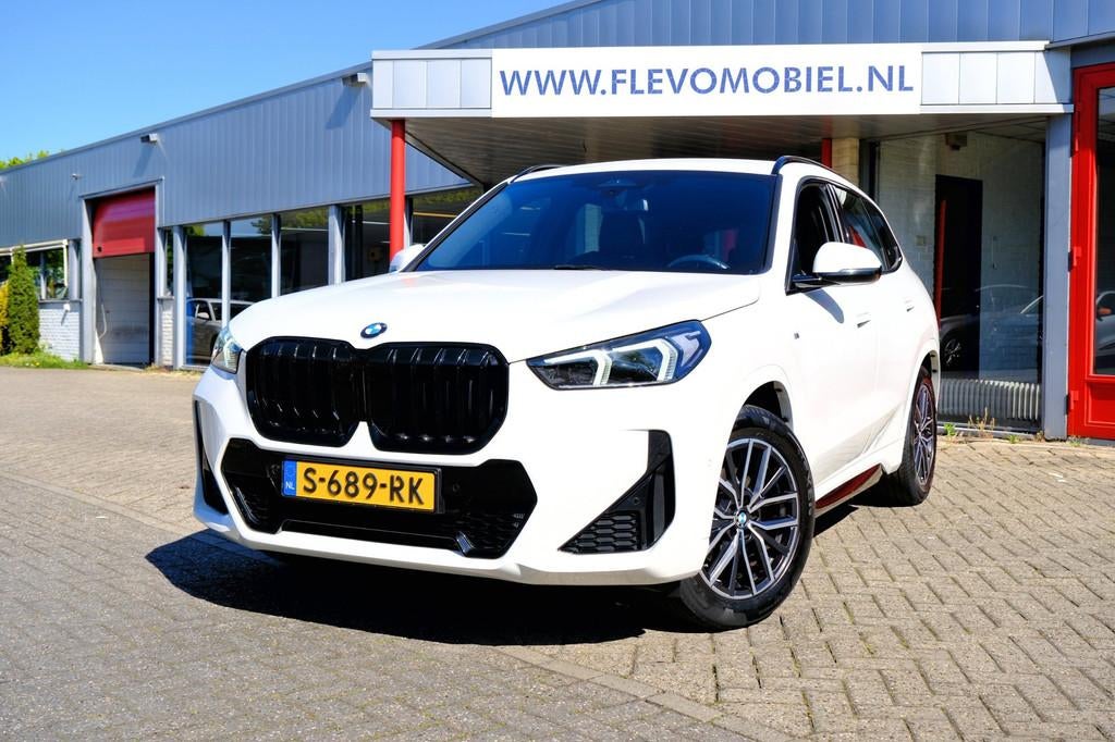 BMW X1 SDrive18i M Sport Aut. Leder|CarPlay|1e Eig|Sportstoe, 136 pk, Gebruikt, Euro 6, Wit