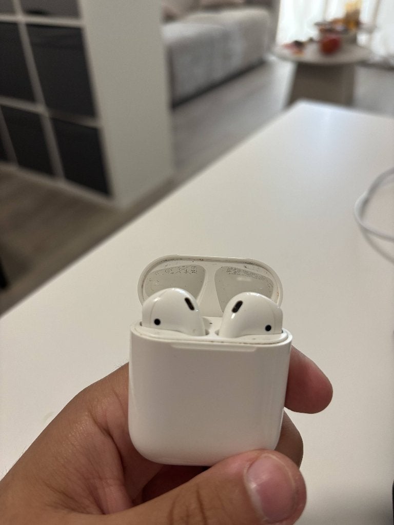 Airpods 2 oordopjes met rode hoesje, Ophalen, Gebruikt, Bluetooth, Apple