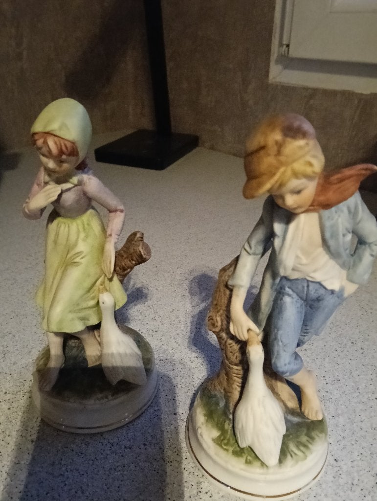 Vintage Beeldjes: Jongen en Meisje met Ganzen, Ophalen of Verzenden, Zo goed als nieuw, Mens