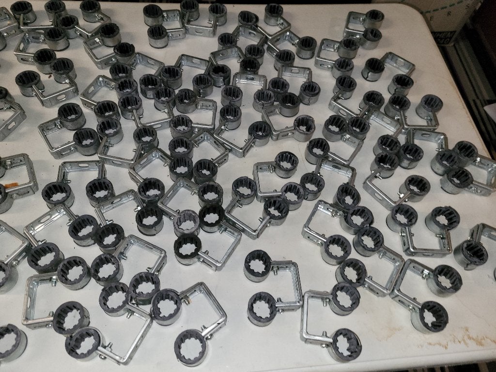 160 stuks nieuwe dubbele waalraven muurbeugels 60 mm, Pvc, Nieuw, Ophalen of Verzenden, Minder dan 2 meter
