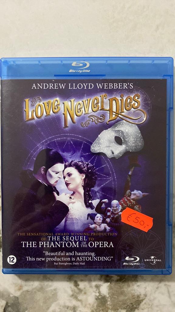 Love never dies blu ray NL versie, Ophalen of Verzenden, Zo goed als nieuw, Muziek en Concerten