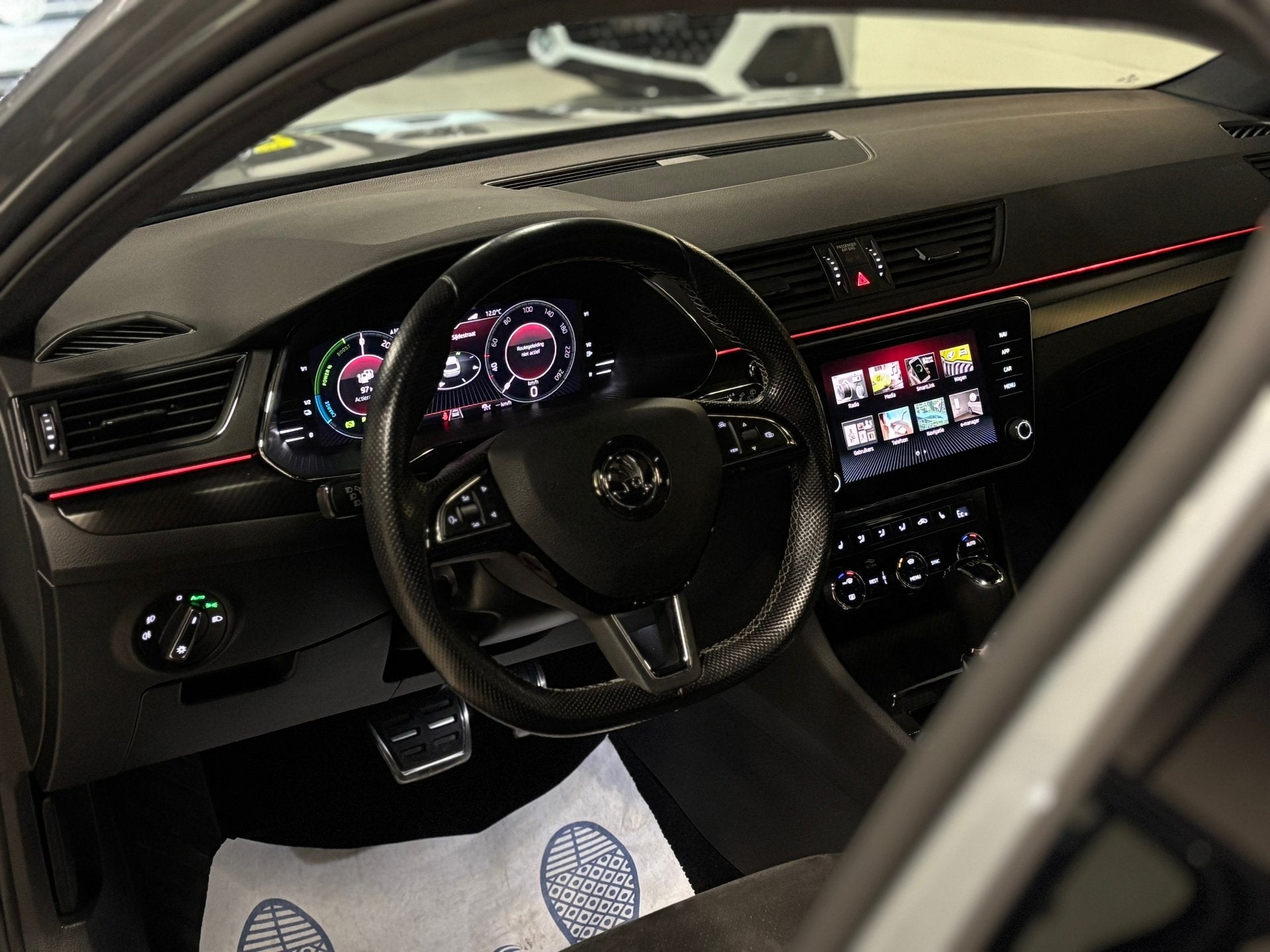 Skoda Superb Combi 1.4 TSI iV 218 PK | Sportline | Pano | Ch, Auto's, Dealer onderhouden, Gebruikt, Zwart, 4 cilinders