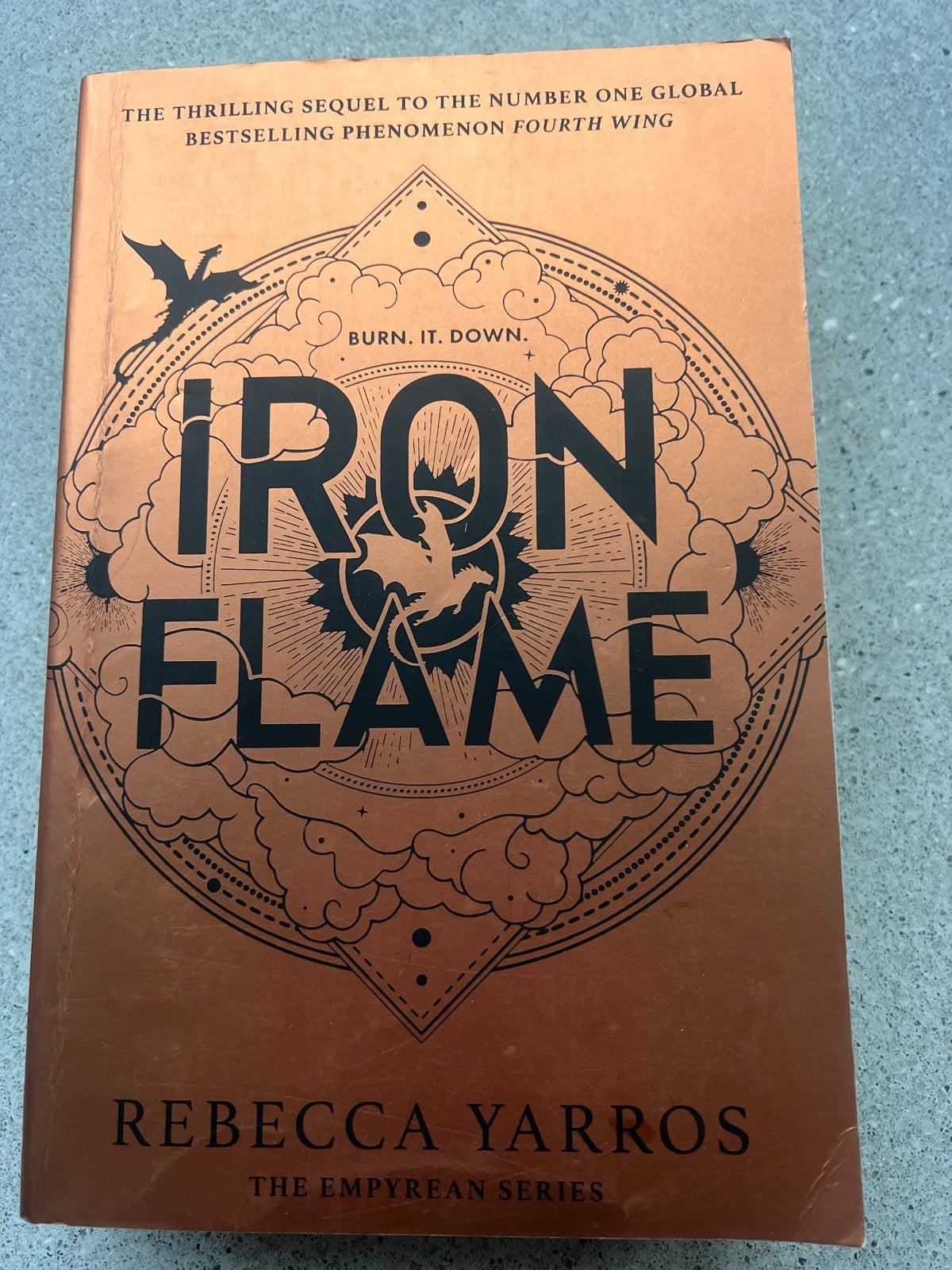 Iron Flame - Rebecca Yarros (Engels), Boeken, Fantasy, Ophalen of Verzenden, Gelezen