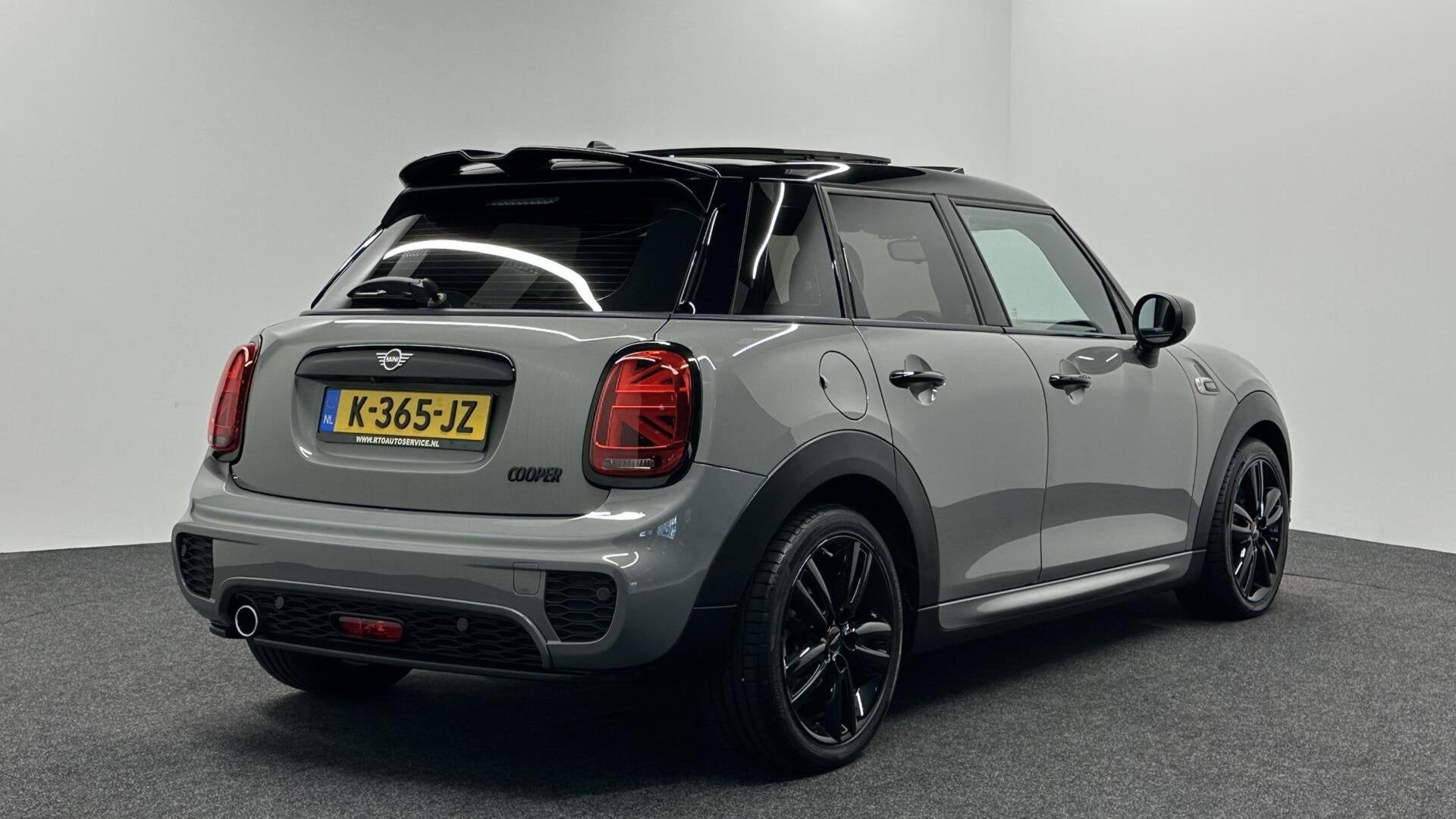 Mini Mini 1.5 Cooper Dalston Edition JCW H&K PANO LEER CAMER, Auto's, Mini, Gebruikt, Euro 6, Met garantie (alle), Automatische klimaatregeling