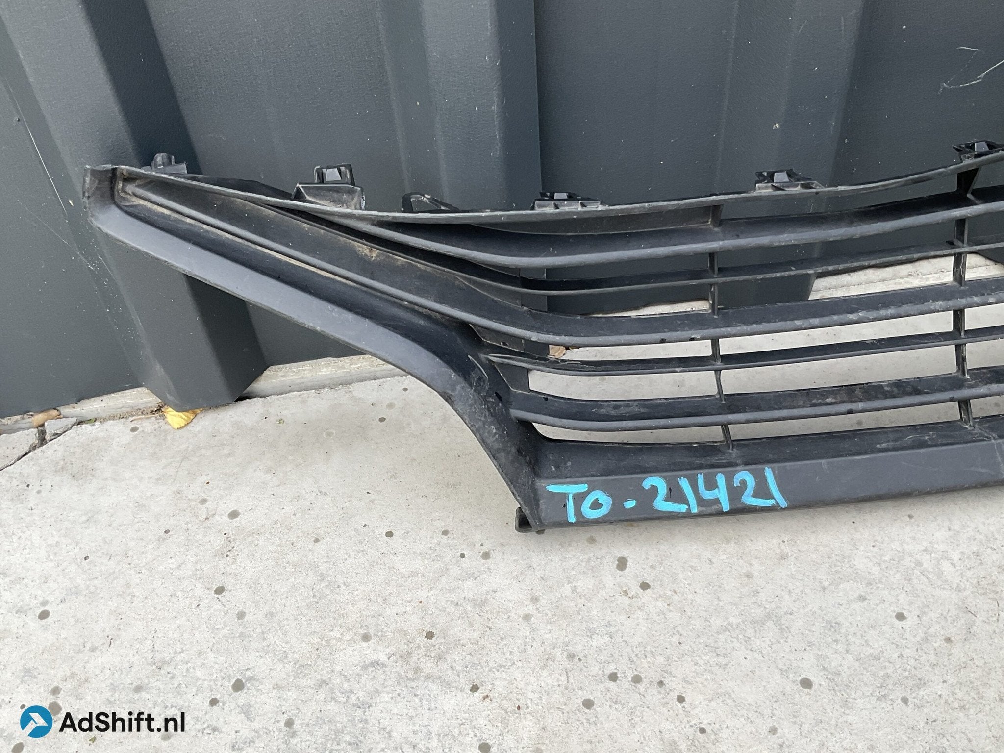 Bumper Grill Toyota Yaris XP210 53112K0010 Voorbumper onderg