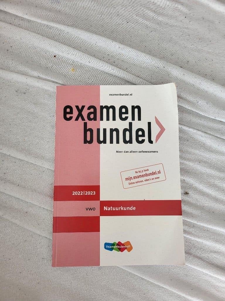 EXAMEN BUNDEL VWO NATUURKUNDE, Boeken, Ophalen of Verzenden, Zo goed als nieuw, VWO, Natuurkunde