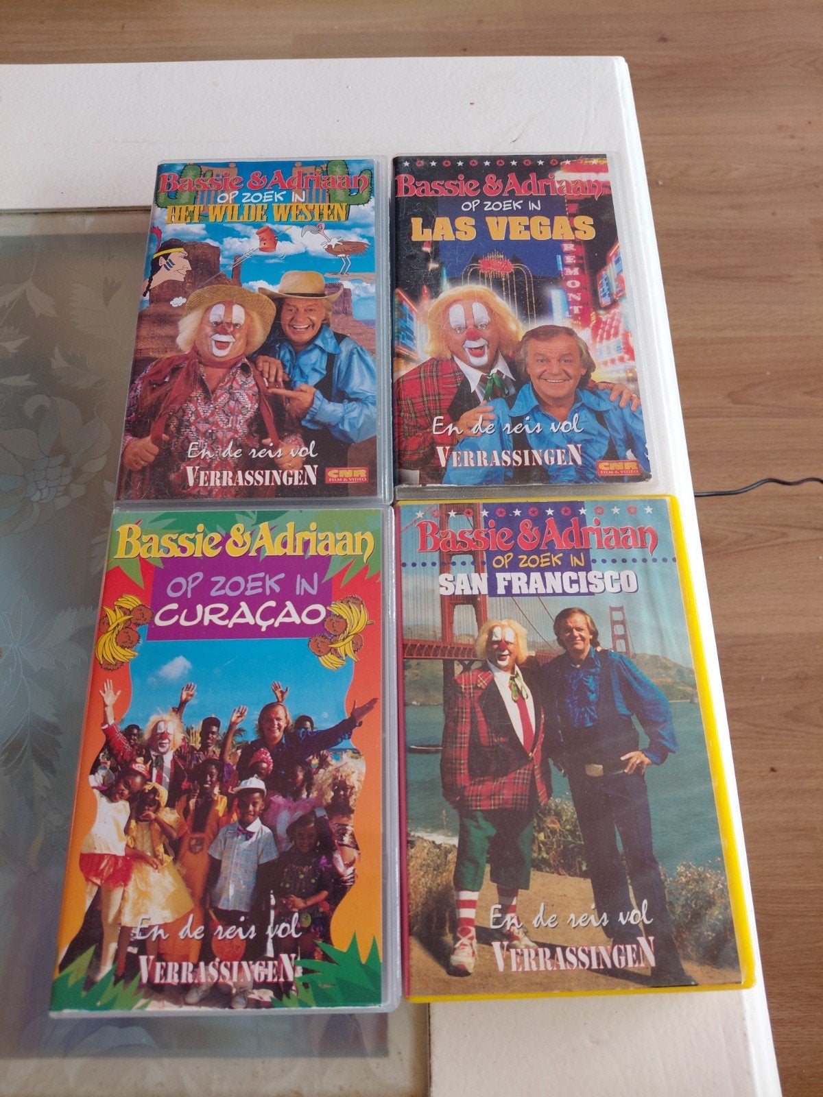 Bassie & Adriaan Amerika serie - 4x VHS banden CNR set, Cd's en Dvd's, Ophalen of Verzenden, Gebruikt, Kinderprogramma of -film