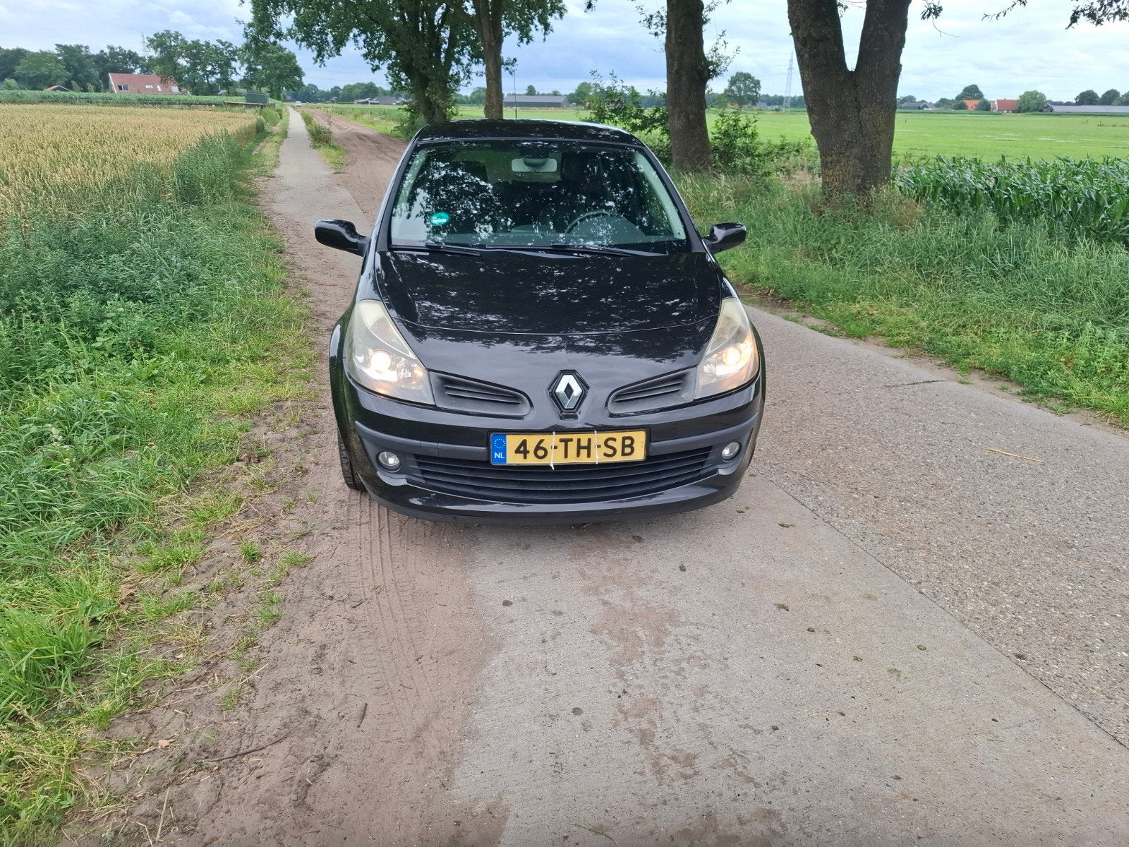 Renault Clio 1.6 16V 82KW 3-DRS 2006 Zwart, Auto's, Renault, Voorwielaandrijving, 4 cilinders, Origineel Nederlands, Handgeschakeld