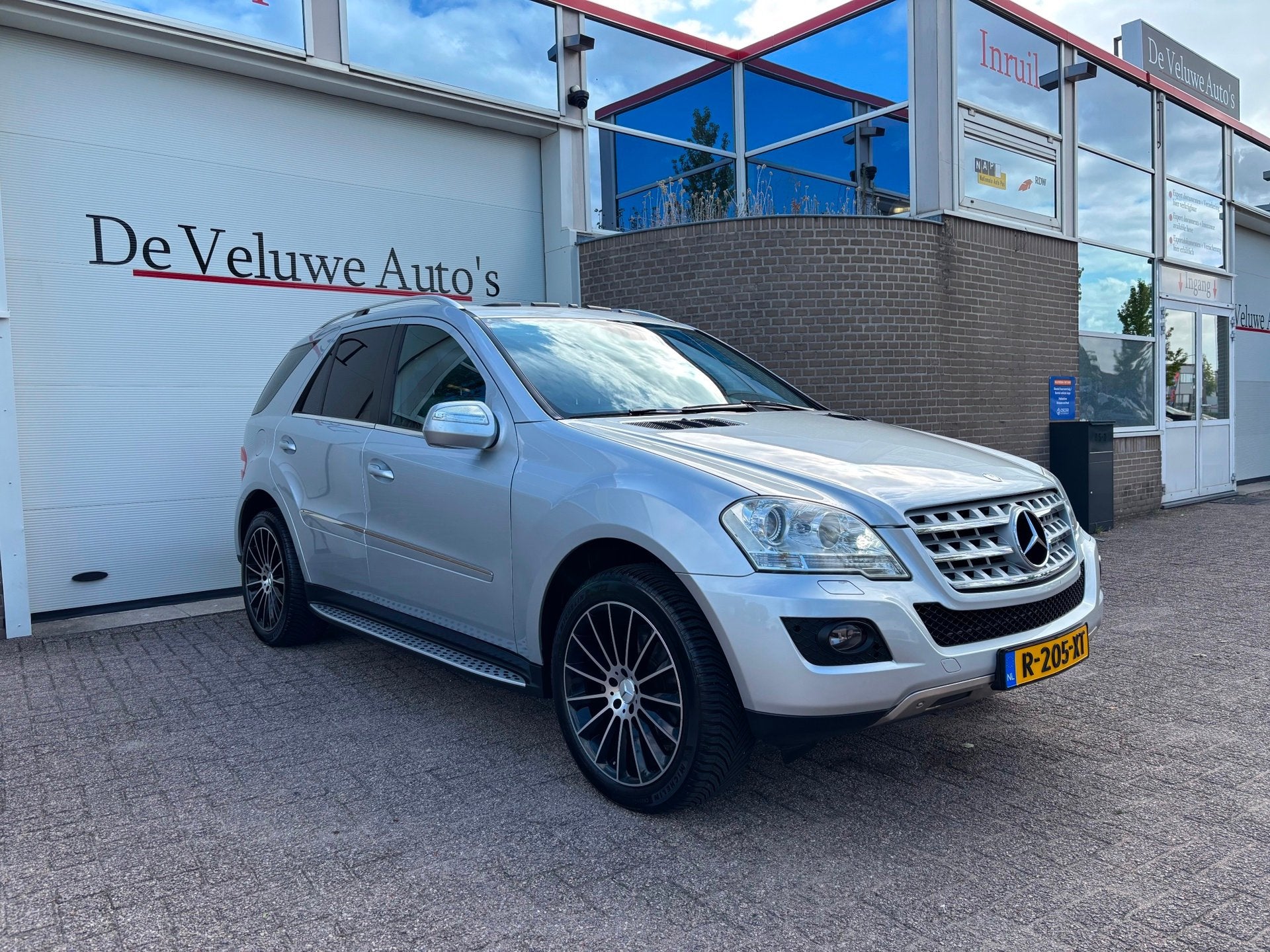 Mercedes-Benz M-klasse 350|Carplay|H&K|Luchtvering|Trekh., Auto's, Mercedes-Benz, Automaat, Gebruikt, Zwart, Leder