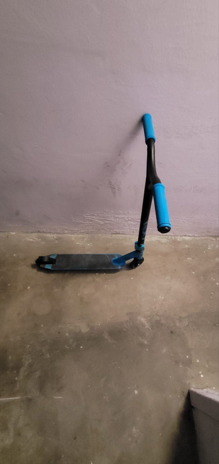Stuntstep met blauwe accenten - Gebruikt, Fietsen en Brommers, Steps, Ophalen, Gebruikt, Gewone step, Onbekend