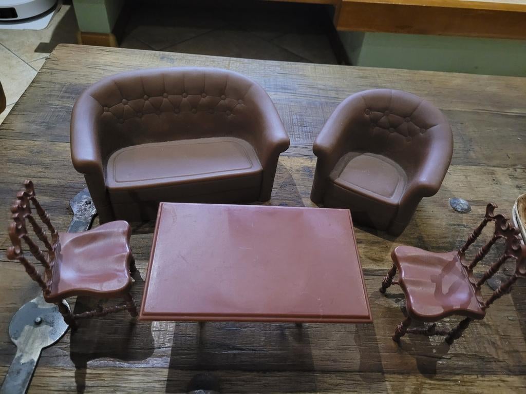 Barbie meubels: bank, stoel en tafel, Ophalen of Verzenden