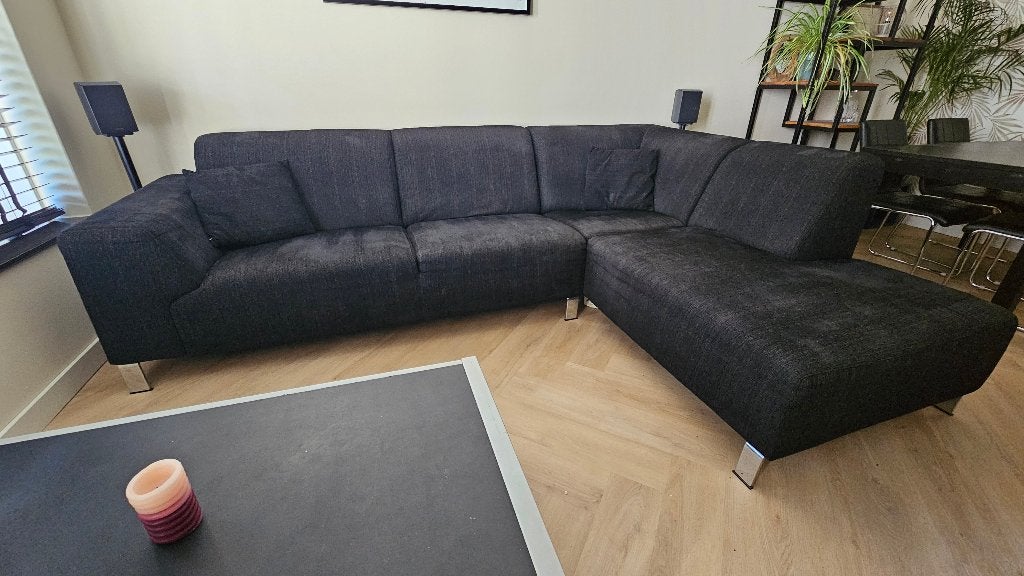 Zwarte hoekbank met chaise longue, Huis en Inrichting, Ophalen, 250 tot 300 cm, Gebruikt, Hoekbank