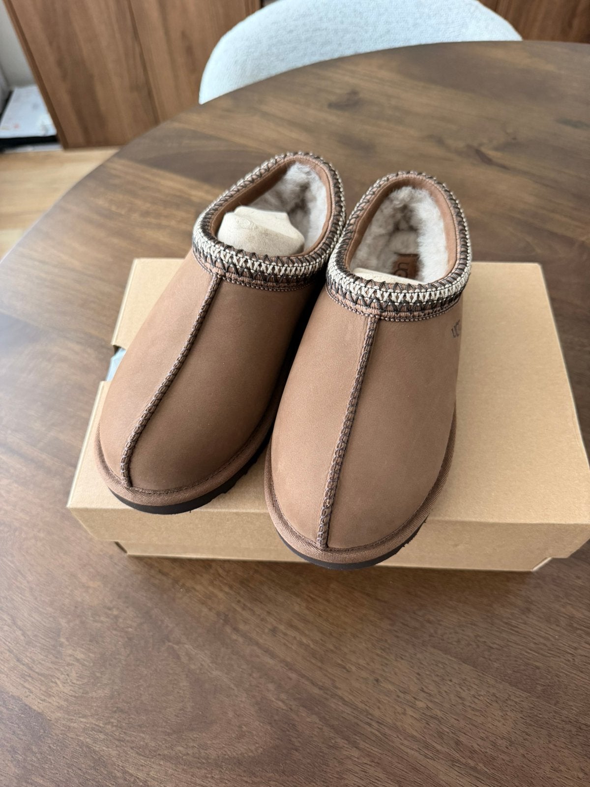 UGG Tasman Nubuck maat 38, Bruin, Instappers, Nieuw, Ophalen of Verzenden