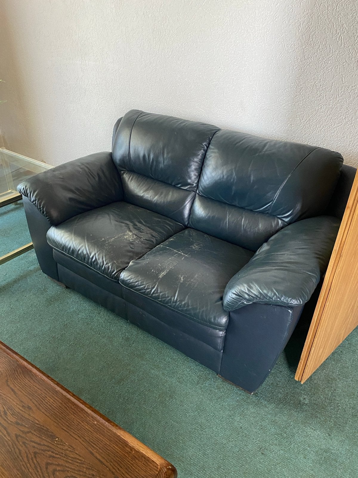 Comfortabele 2-zitsbank van leer, donkerblauw, Huis en Inrichting, Banken | Bankstellen, Ophalen, Gebruikt, 150 tot 200 cm, Tweepersoons