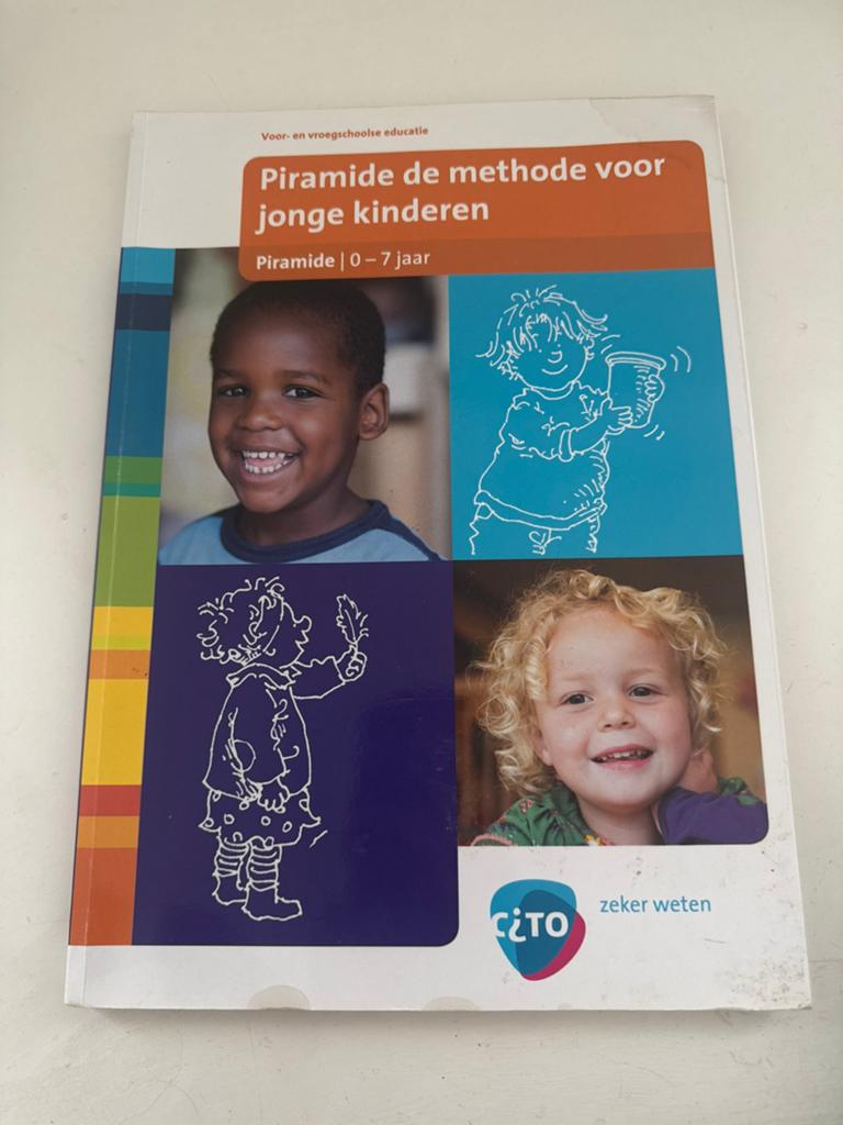 Te koop Piramide methode boek, Ophalen of Verzenden, Nieuw, Overige niveaus
