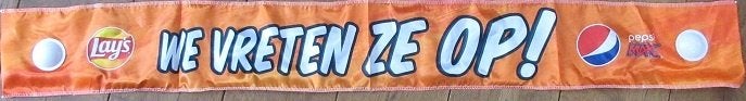 We vreten ze op (oranje klapsjaal), Hobby en Vrije tijd, Feestartikelen, Ophalen of Verzenden, Nieuw, Versiering, Oranje of Koningsdag