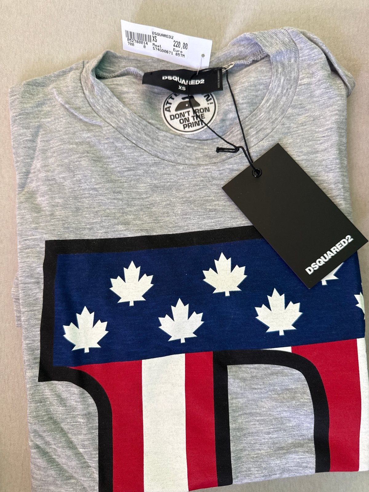 Dsquared2 T-shirt met Canadese vlag print - Nieuw met kaartj, Verzenden, Nieuw, Maat 46 (S) of kleiner, Grijs