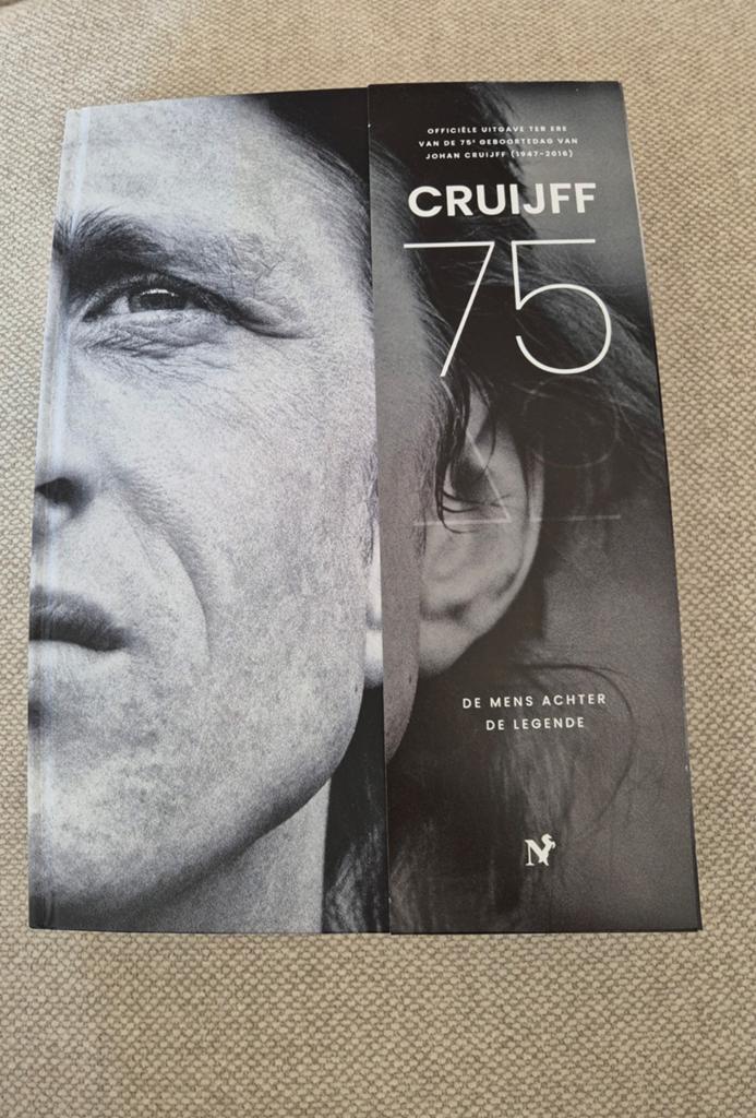 Cruijff 75 de mens achter de legende, Ophalen of Verzenden, Nieuw, Artiest