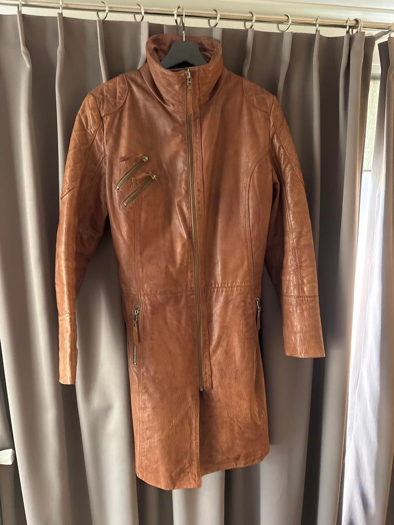 Lange bruine leren jas van STICKS and STONES, Kleding | Dames, Jassen | Zomer, Ophalen of Verzenden, Zo goed als nieuw, Maat 38/40 (M)