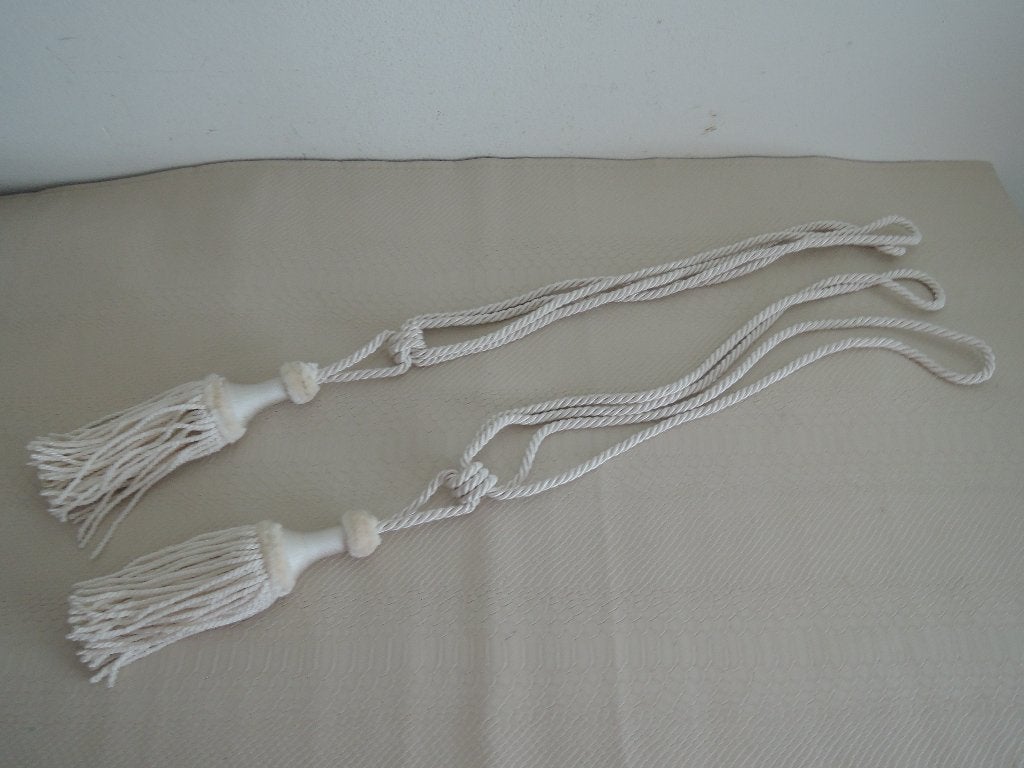 Twee cremekleurige / witte embrasses, Ophalen of Verzenden, Wit