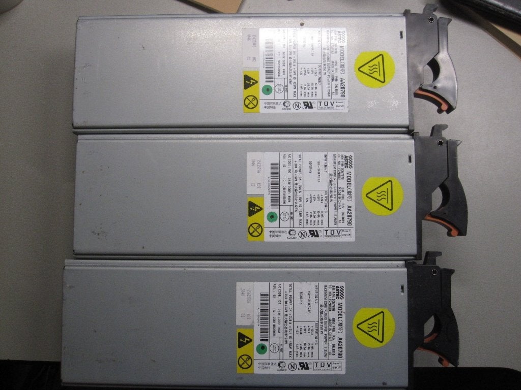 Foto 3 van IBM HotSwap Astec Server voeding Model AA20790