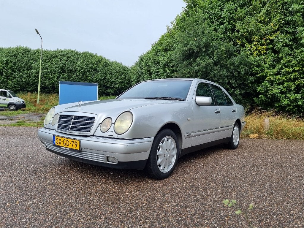 Mercedes-Benz E-Klasse 3.2 E320 Sedan Elegance Automaat W210, foto 2