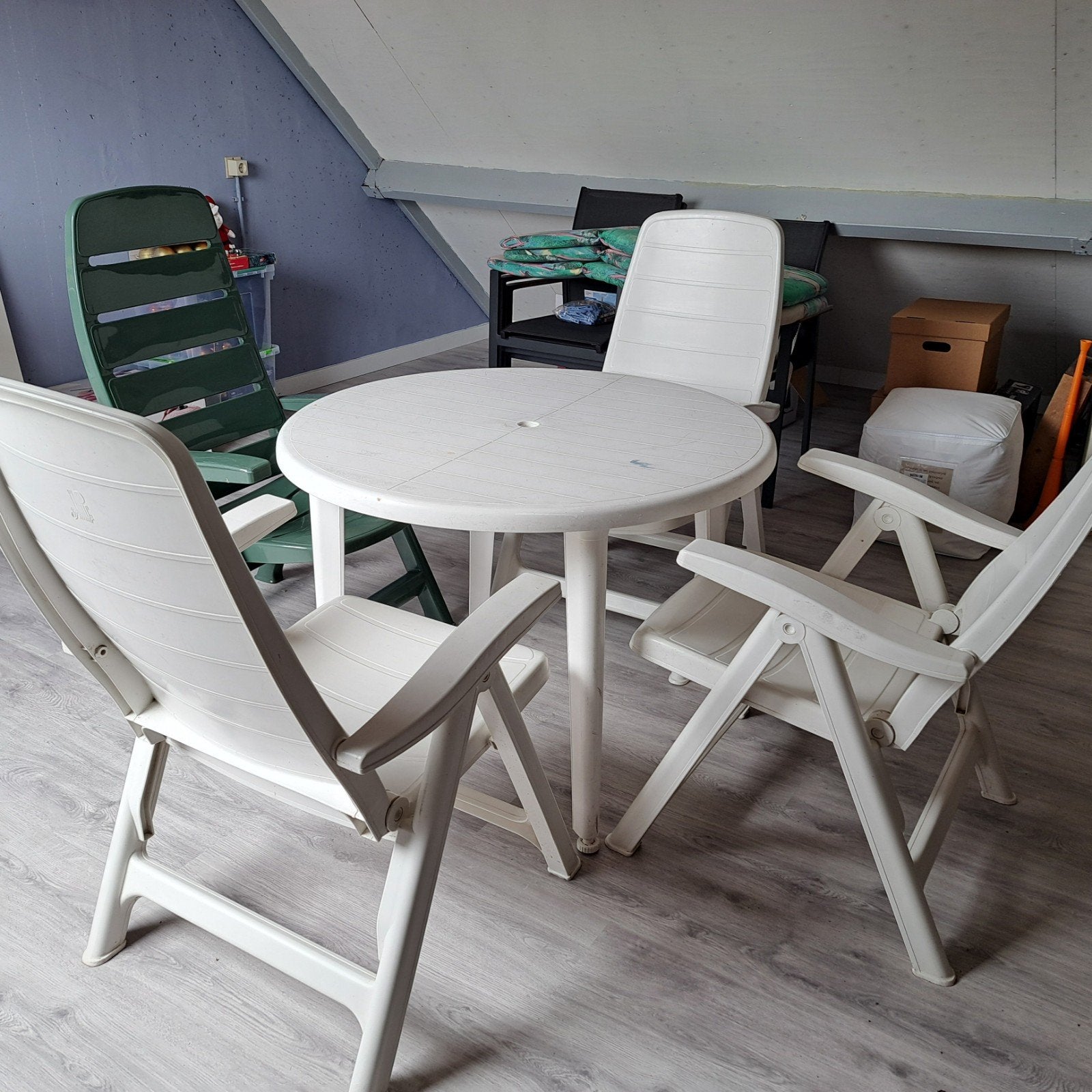 Kunststof tuinset met 4 stoelen en ronde tafel, Tuin en Terras, Ophalen, 4 zitplaatsen, Kunststof, Gebruikt
