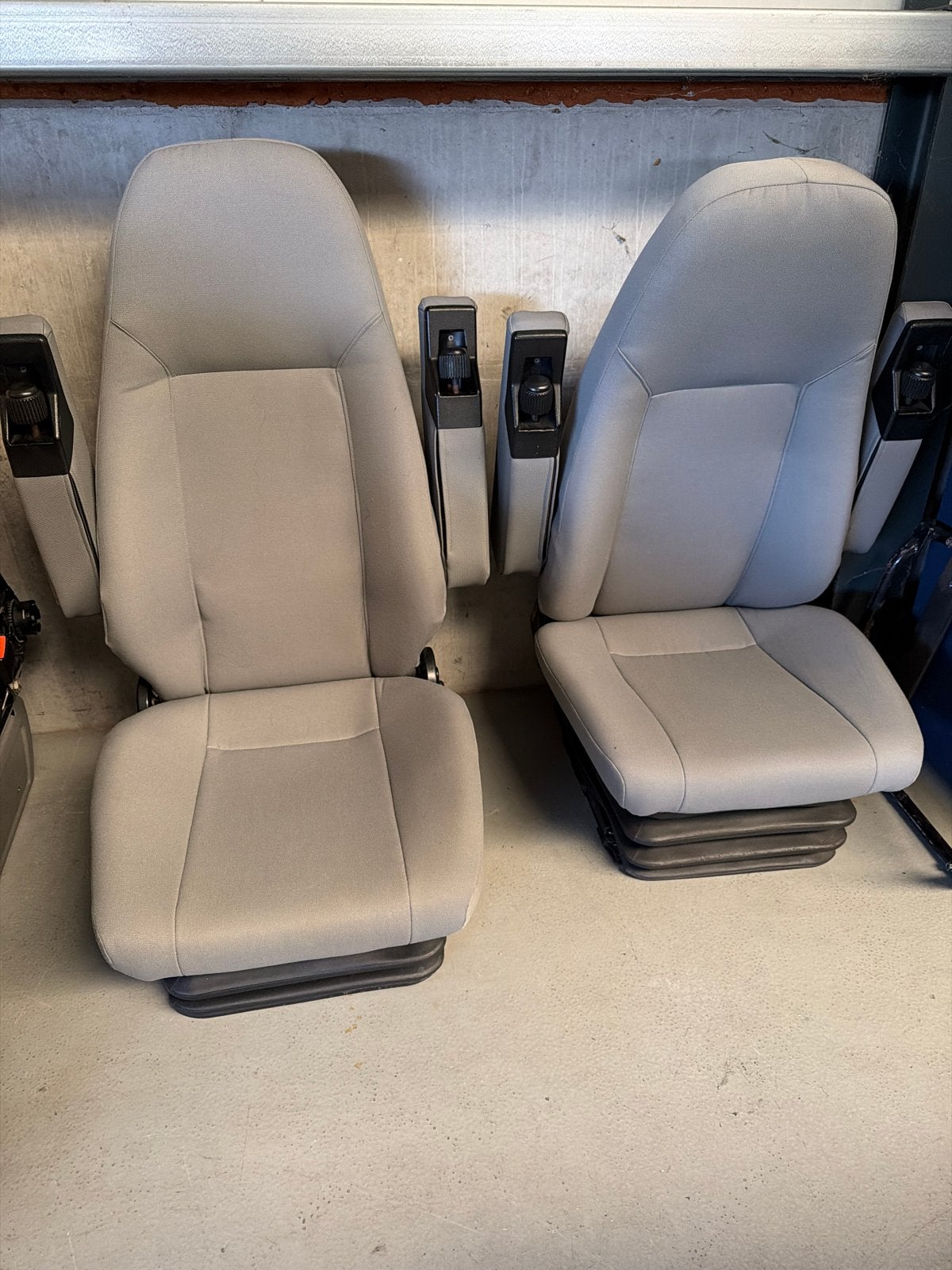 Set ISRI stoelen met armleuningen uit een VW LT, Auto-onderdelen, Ophalen, Gereviseerd, Volkswagen