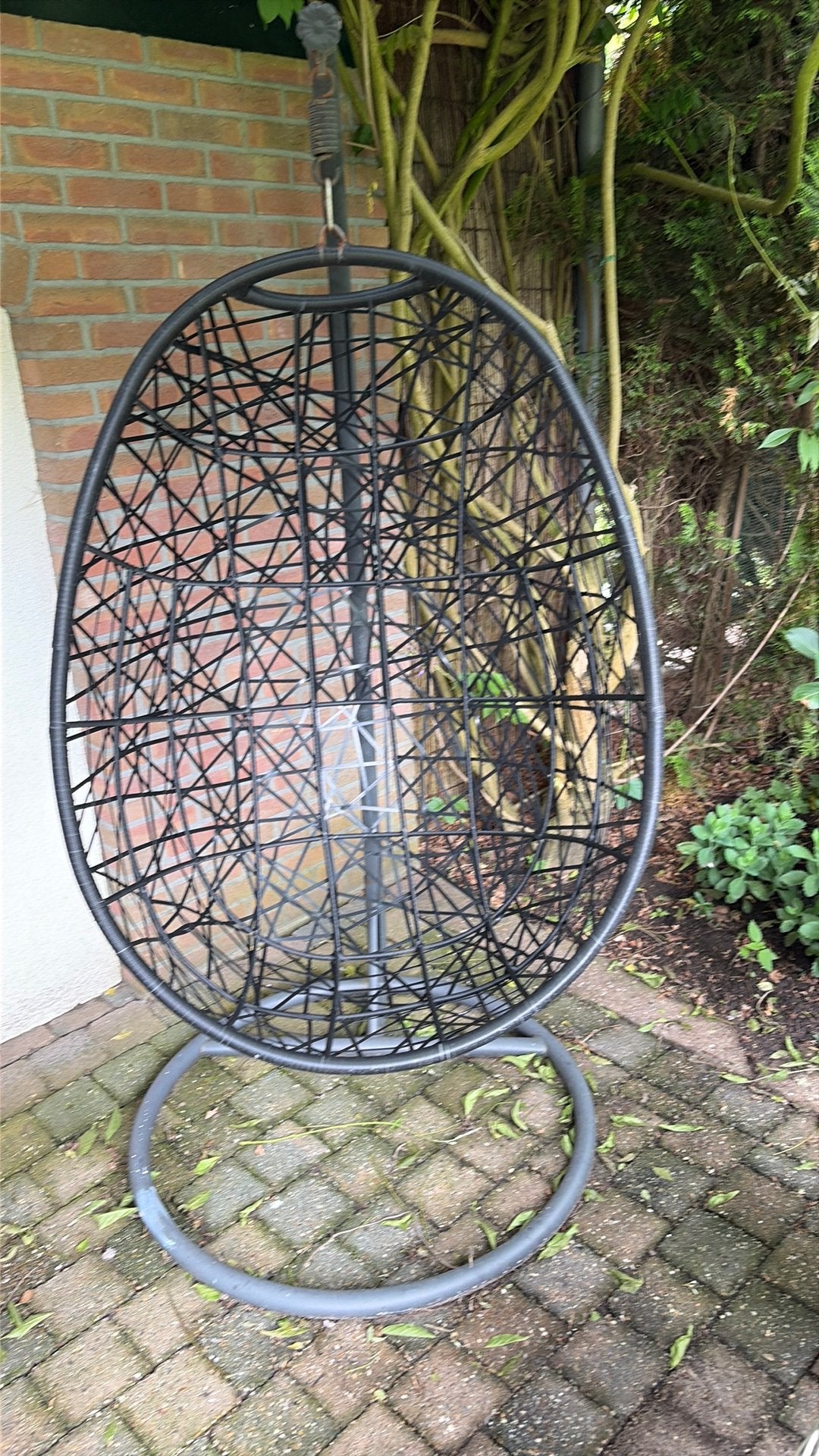 Twee hangstoelen egg, Ophalen, Gebruikt