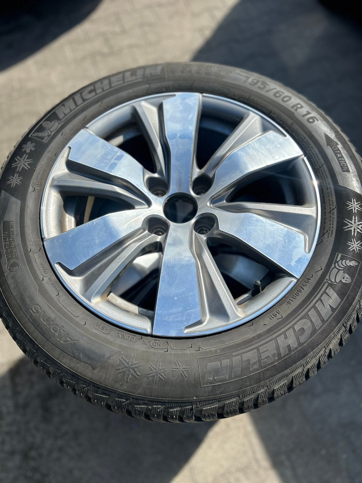 Peugeot 16 inch LM velgen met Michelin winterbanden, Auto diversen, Ophalen, Zo goed als nieuw